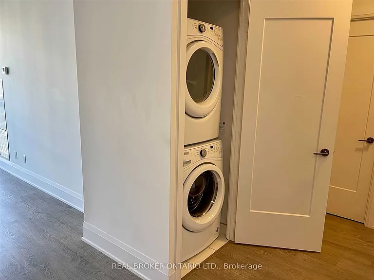101 Erskine Ave #1801 — Photo 6