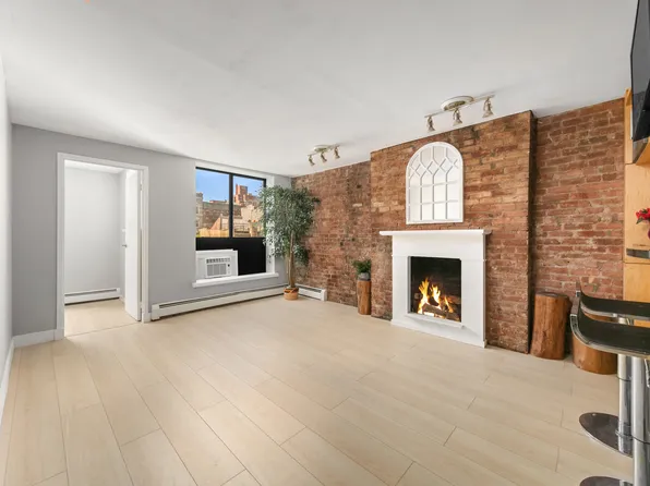 244 East 30th Street image 1 of 11