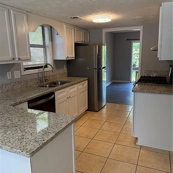 1020 Dassow Ct — Photo 4