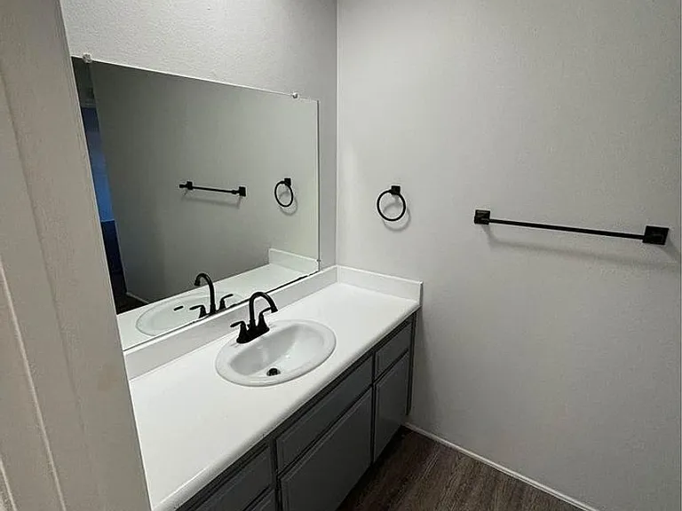 WOODCREST APARTMENTS — Photo 8