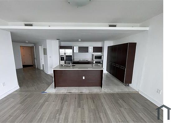 4th image of 1900 N Bayshore Dr APT 2318