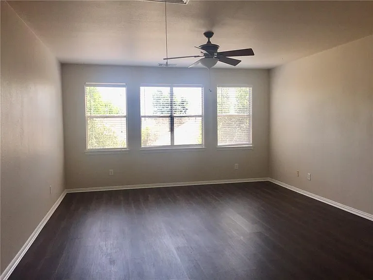 1016 Grey Fox Dr — Photo 14