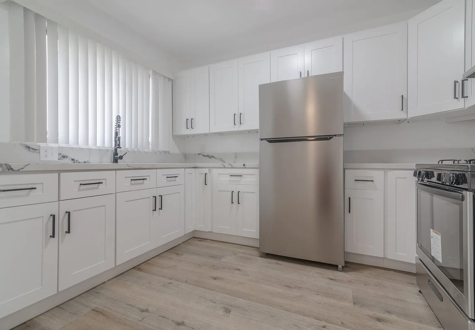 2 bed, 1.5 bath, 825 sqft, $2,026 — Photo 2