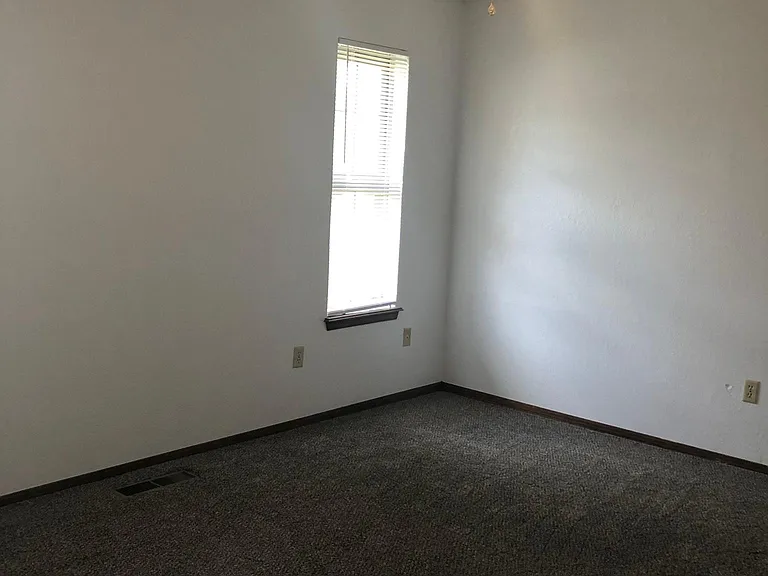 9909 S Hillcrest Dr — Photo 8