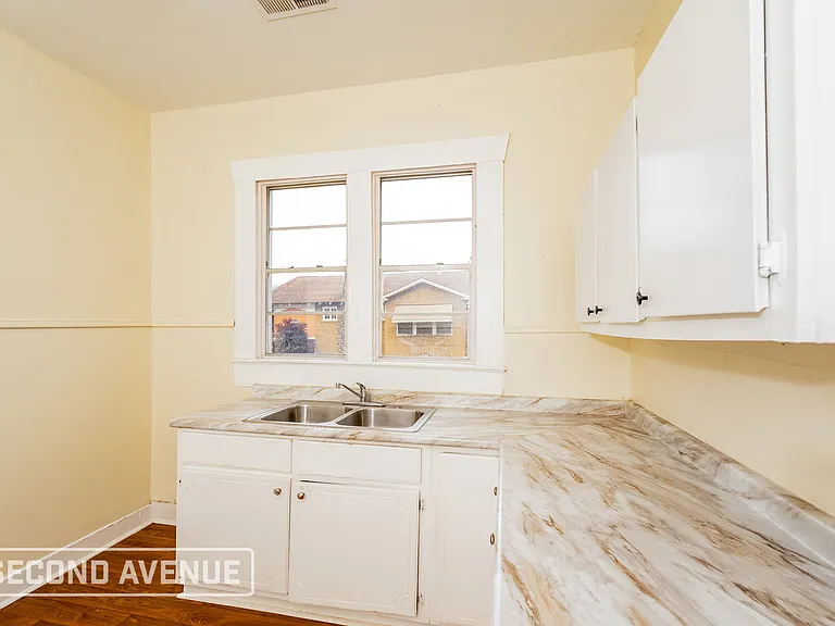 3201 Avenue E — Photo 9