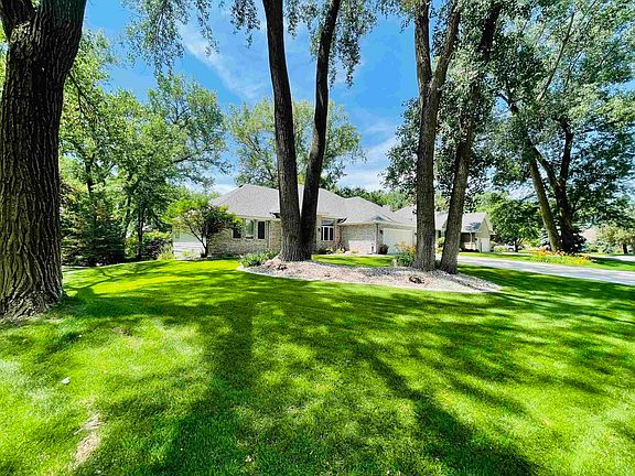 3rd image of 460 N Royal Troon Dr