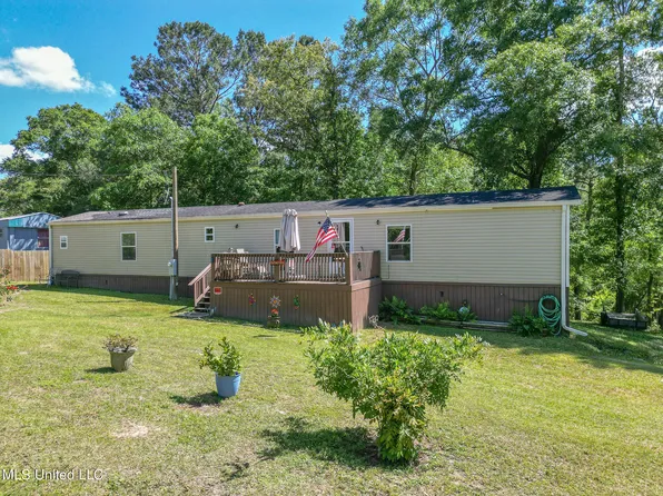 15201 McGuire Dr, Saucier, MS 39574