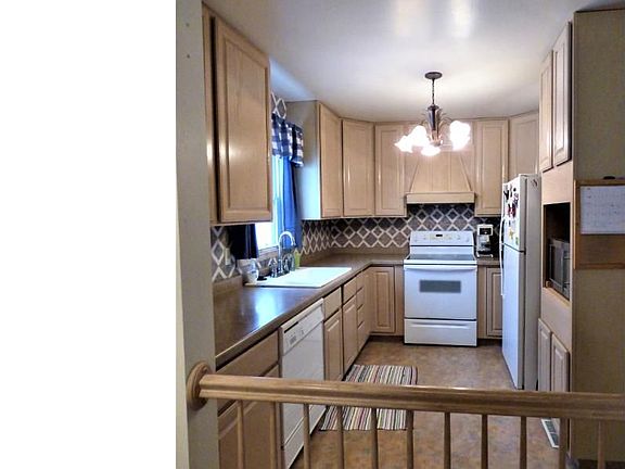5th image of 713 5th St SE