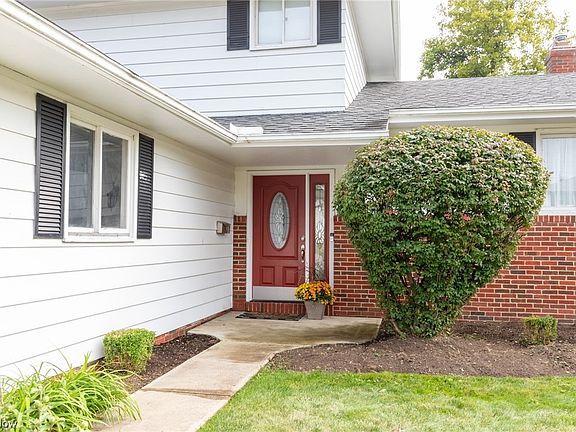3rd image of 5872 Ashcroft Dr