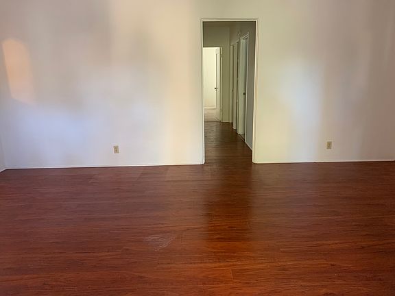 3rd image of 523 S Reese Pl