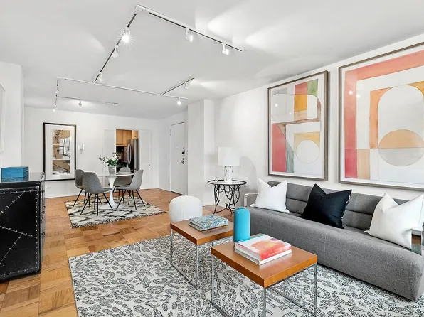 77 7th Ave APT 15C, New York, NY 10011