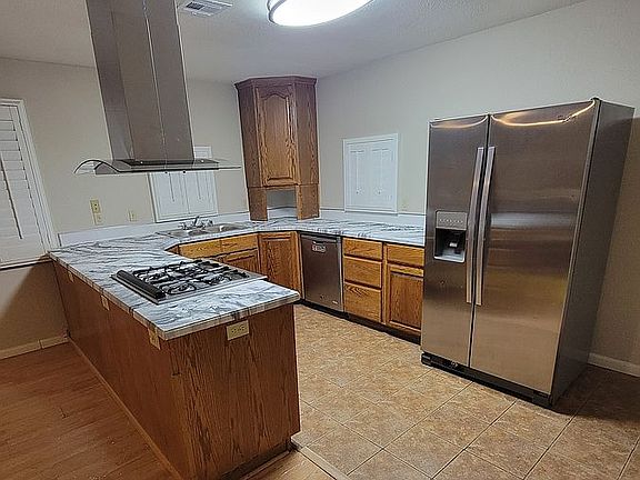 4th image of 1650 Belcastro St #Guest