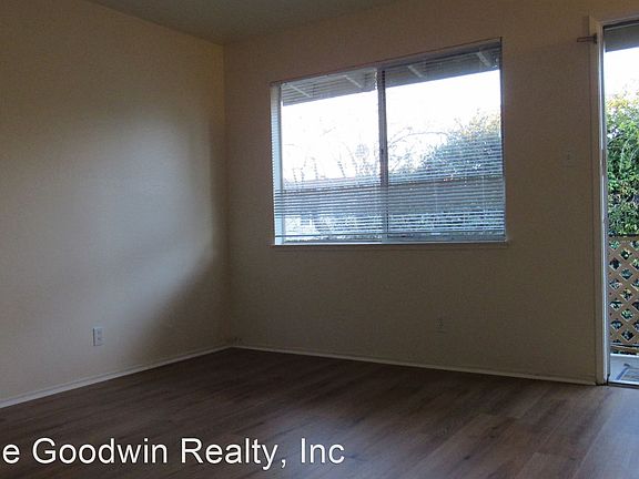 4th image of 919 Clinton St APT 6