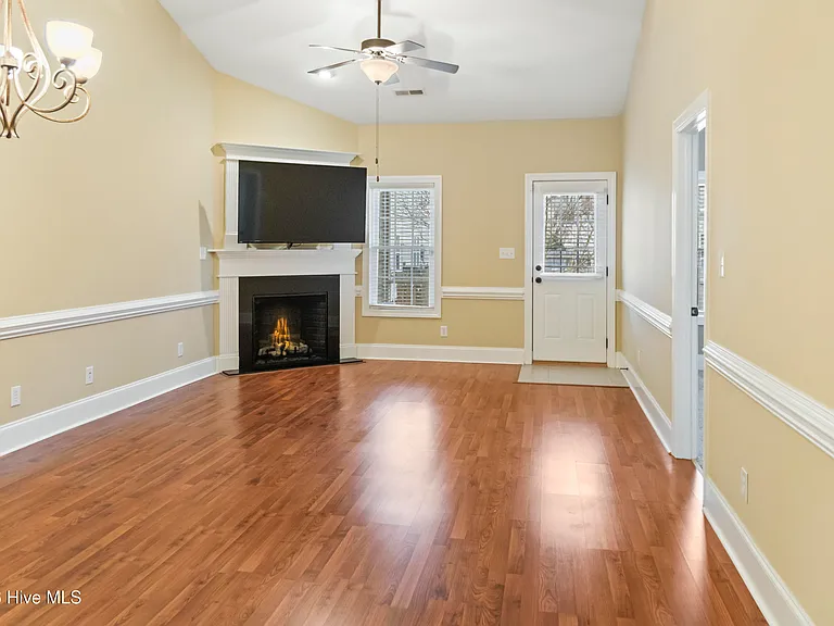 1624 Brook Hollow Dr #B — Photo 2