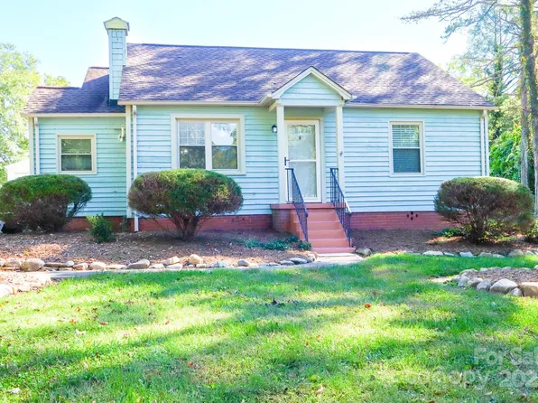 1350 8th St NW, Hickory, NC 28601
