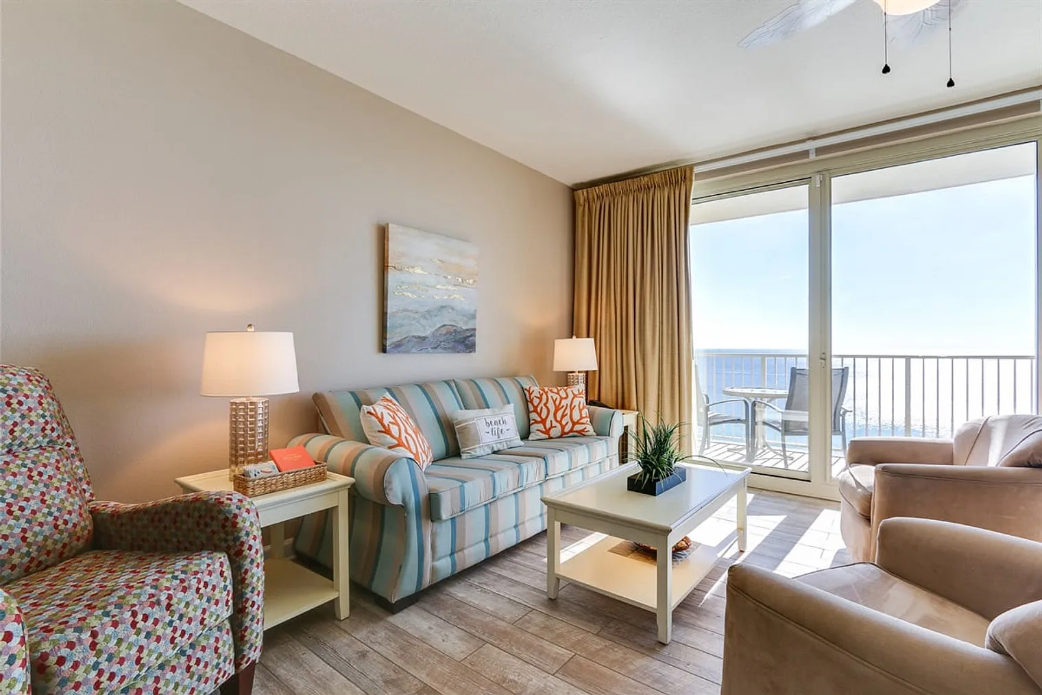 1 bed, 2.0 bath, 979 sqft, $3,717 — Photo 2