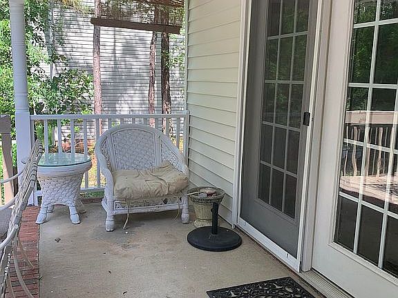 5th image of 165 Lotus Ln