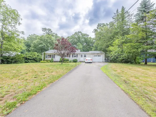 17 Dover Rd, North Haven, CT 06473