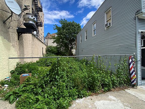 5th image of 354 Riverdale Avenue