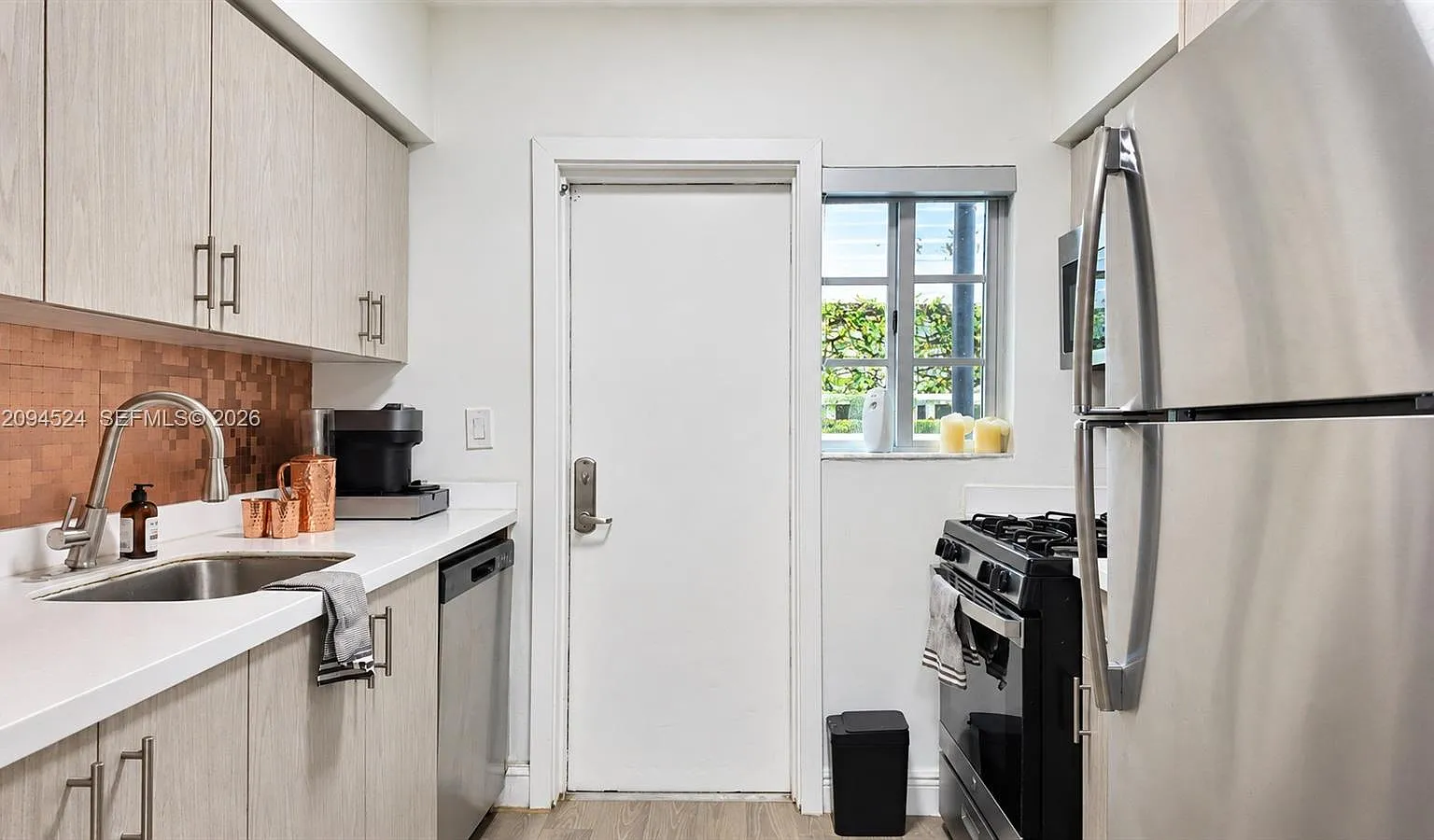 951 Jefferson Ave — Photo 3
