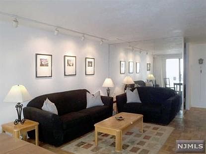 4th image of 2100 Linwood Ave APT 10D