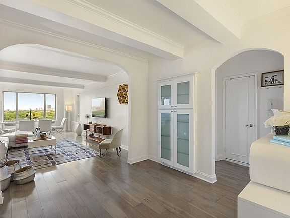 4th image of 120 Central Park S APT 18A