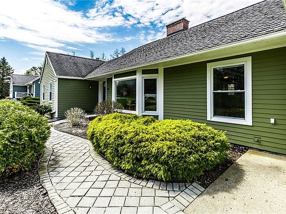 2nd image of 10 Gillette Ln