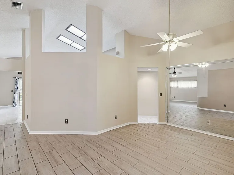 13750 Huntwick Dr — Photo 8