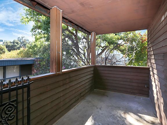 3rd image of 434 N Oakland Ave APT 1