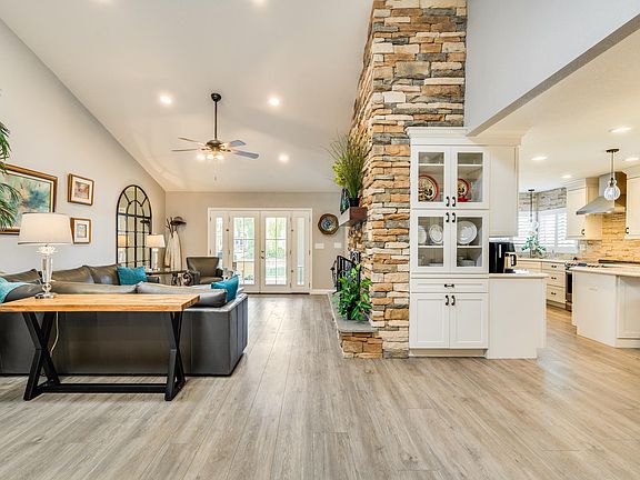 4th image of 10364 E Cinnabar Ave