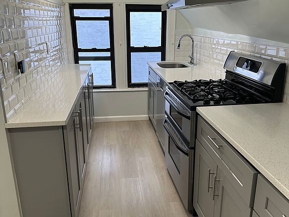 2nd image of 2035 Benson Ave