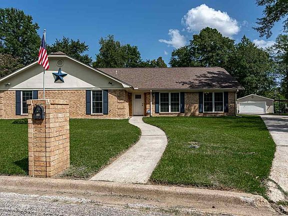 3rd image of 24 Pine Burr Cir