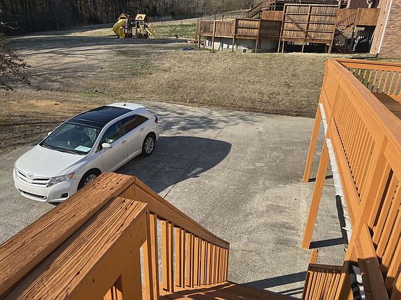 5th image of 209 Eisenhower Dr