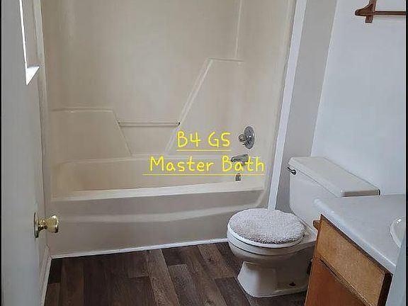 2nd image of 1469 Green St #C2