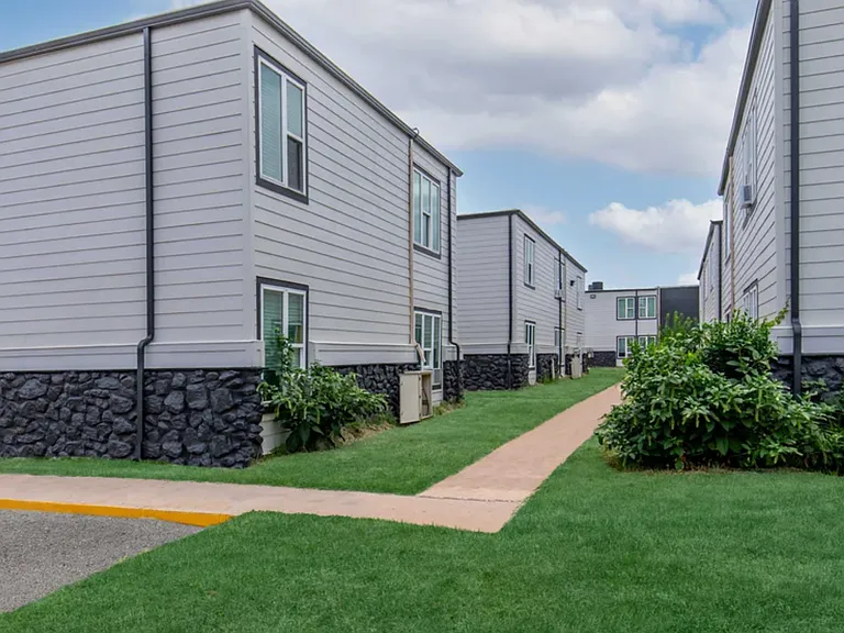 Windsor Gardens Apartments — Photo 4