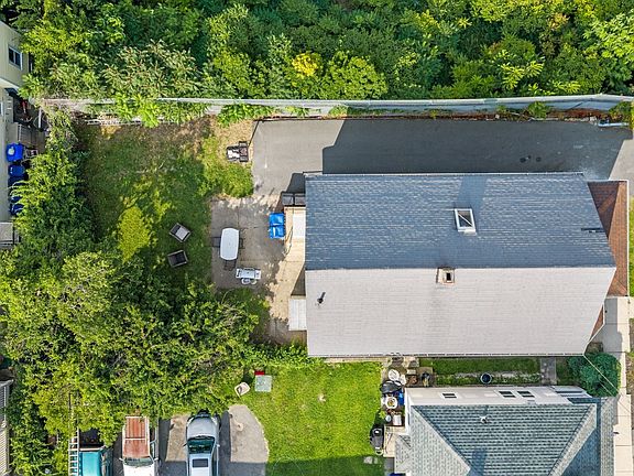 5th image of 53 Cedar St