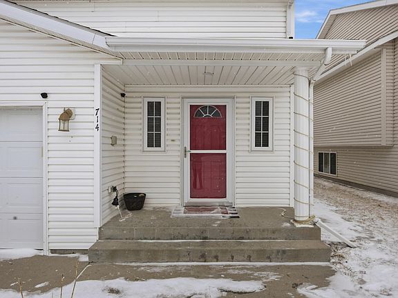 2nd image of 714 14th Ave E
