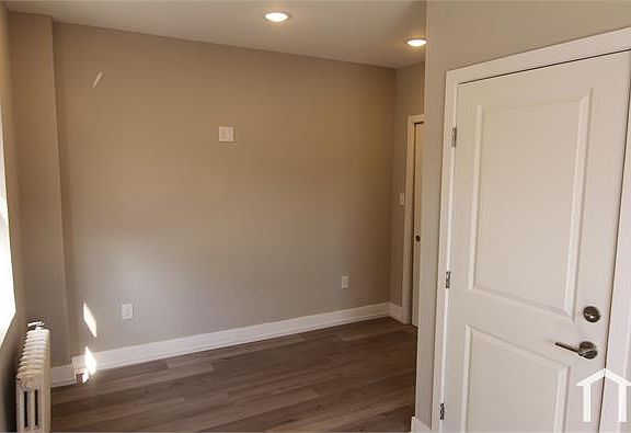 4th image of 4903 Penn St #B