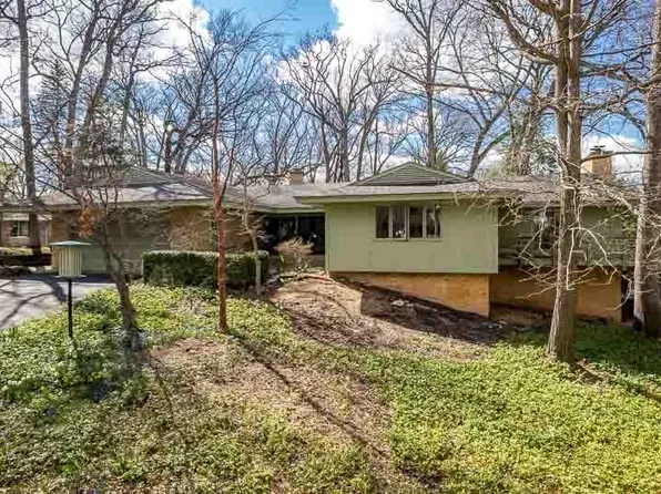 2520 E Chickadee Trl, Rockford, IL 61107