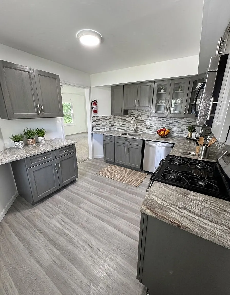 3 bed, 1.5 bath, 1528 sqft, $2,700 — Photo 4
