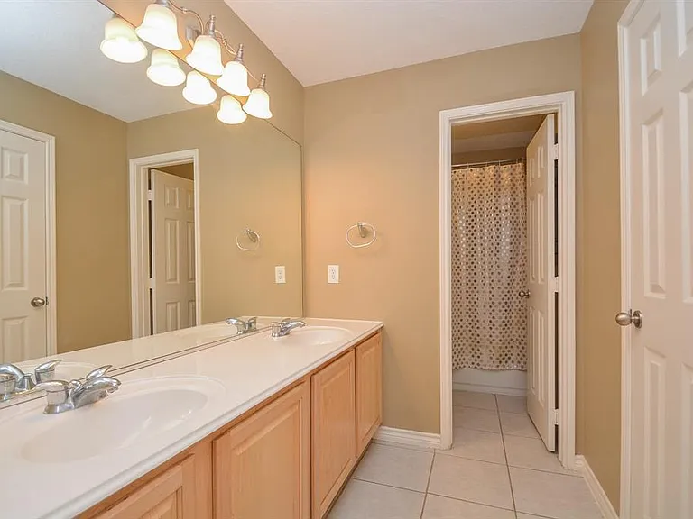 4914 Surrey Park Cir — Photo 29