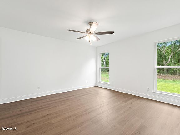 4th image of 210 Camerons Cove Dr