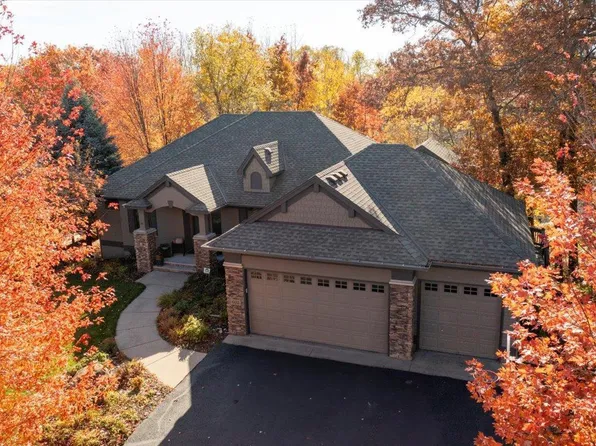 602 Woodland Dr, Saint Paul, MN 55115