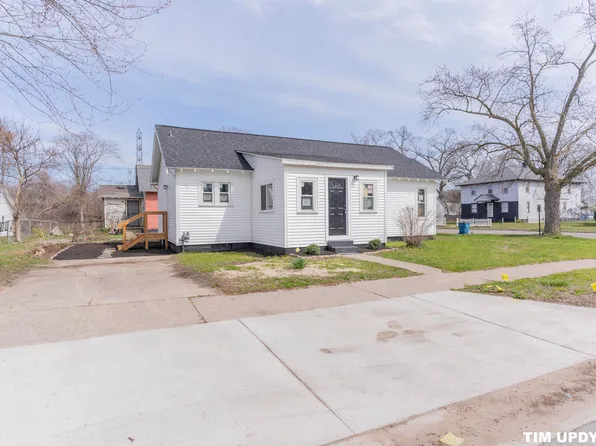 2045 Hoyt St, Muskegon Heights, MI 49444