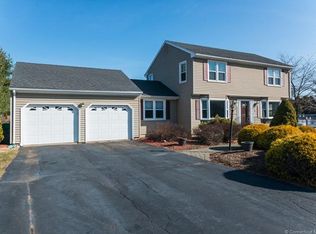 8 Windwood Dr, Cromwell, CT 06416