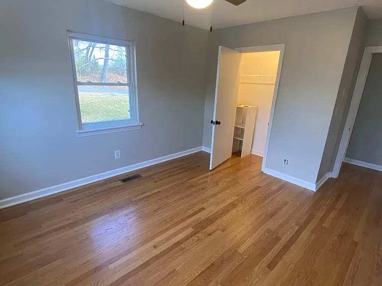 1018 Robins Crest Rd — Photo 13