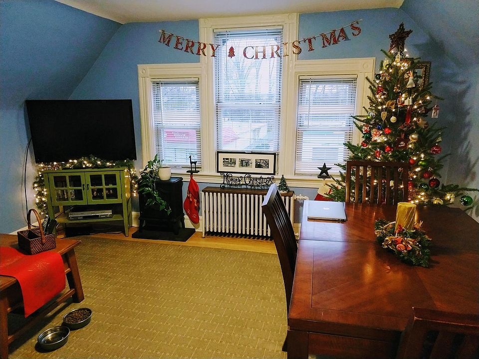 LIVING ROOM / DINING ROOM