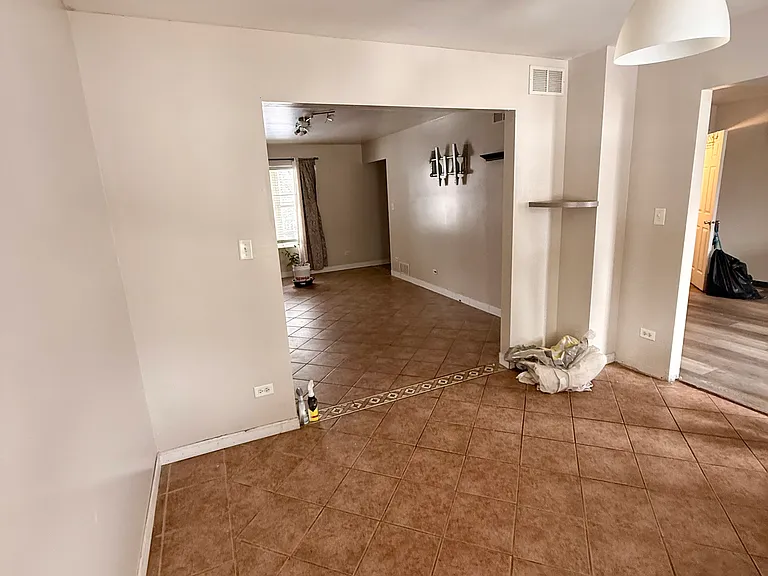 Magnolia Ave — Photo 3