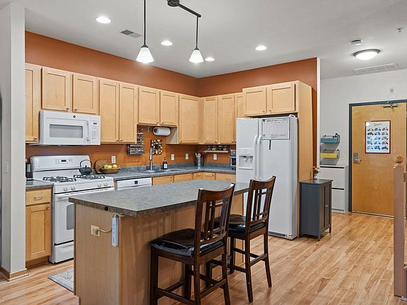 3rd image of 2900 11th Ave S #1009