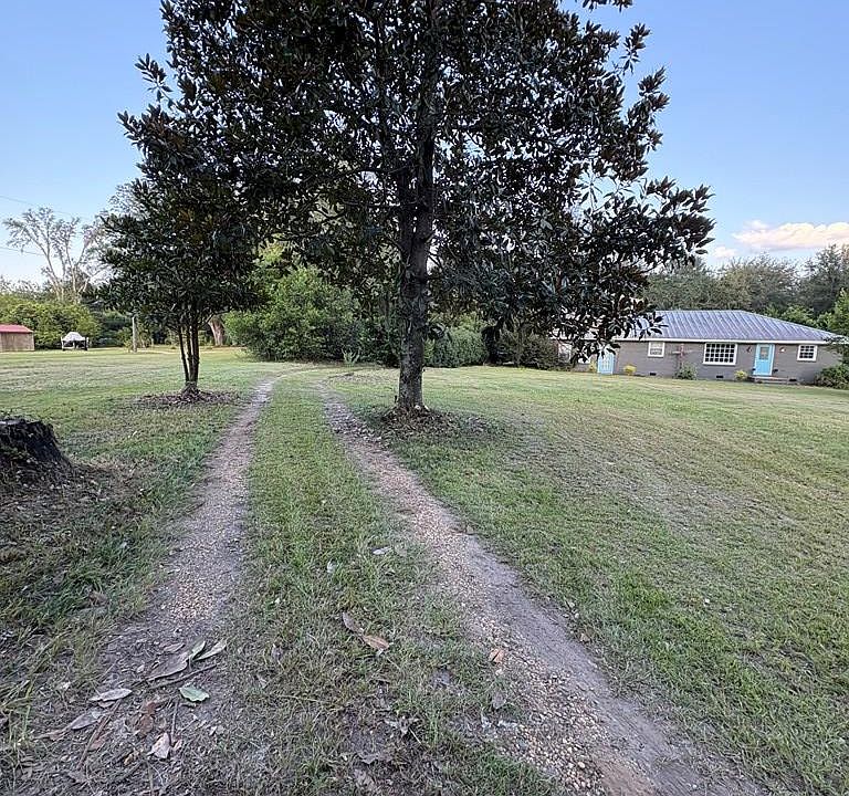 2nd image of 3108 Higgins Dr